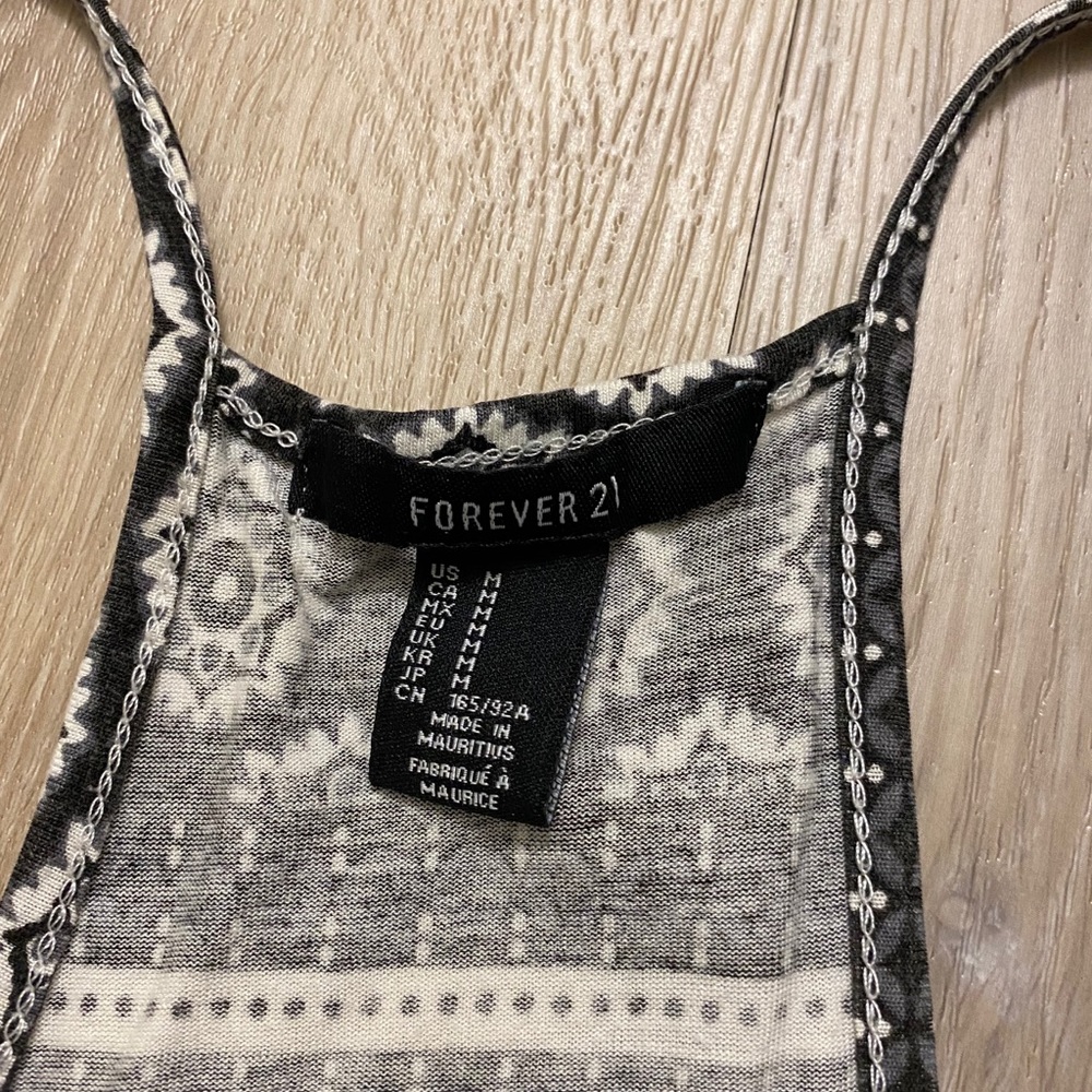 Flowy Racerback Tank Top 🍃 - Picture 3 of 3